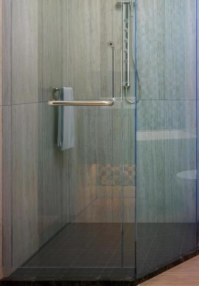 Vách tắm kính chung cư HĐT